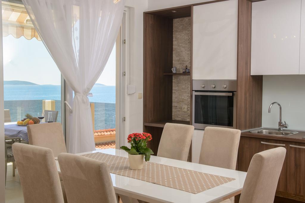 Apartments Villa Atlantis Trogir Exterior foto